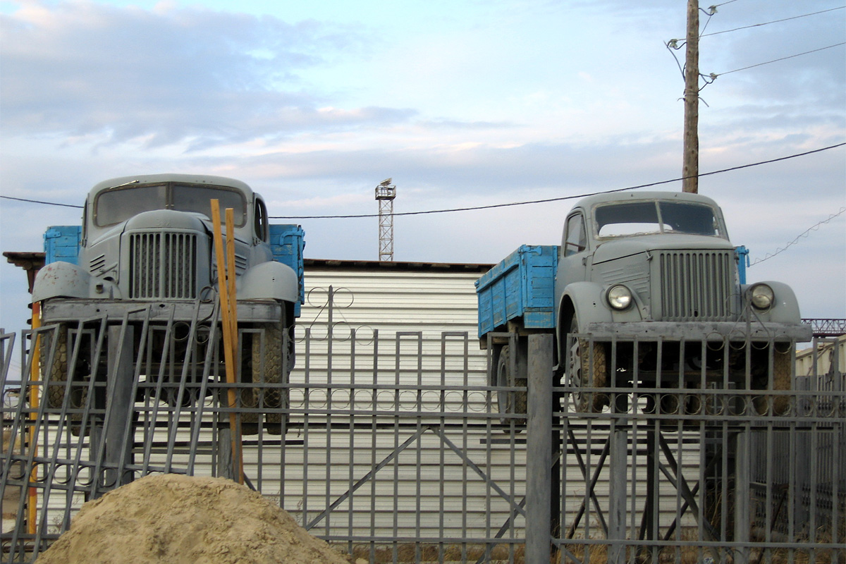 Саха (Якутия), № (14) Б/Н 0024 — ЗИЛ-164; Саха (Якутия), № (14) Б/Н 0039 — ГАЗ-51А; Техника на постаментах, памятники (Саха (Якутия)); Транспортные средства без номеров (Саха (Якутия))
