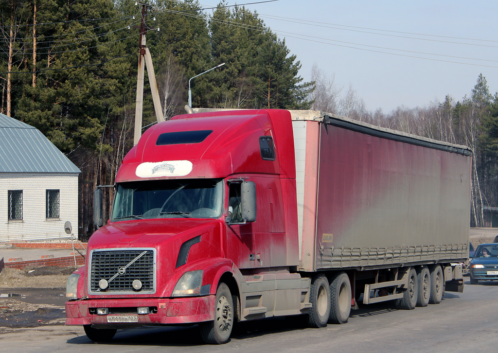 Краснодарский край, № В 511 ОР 123 — Volvo VNL670