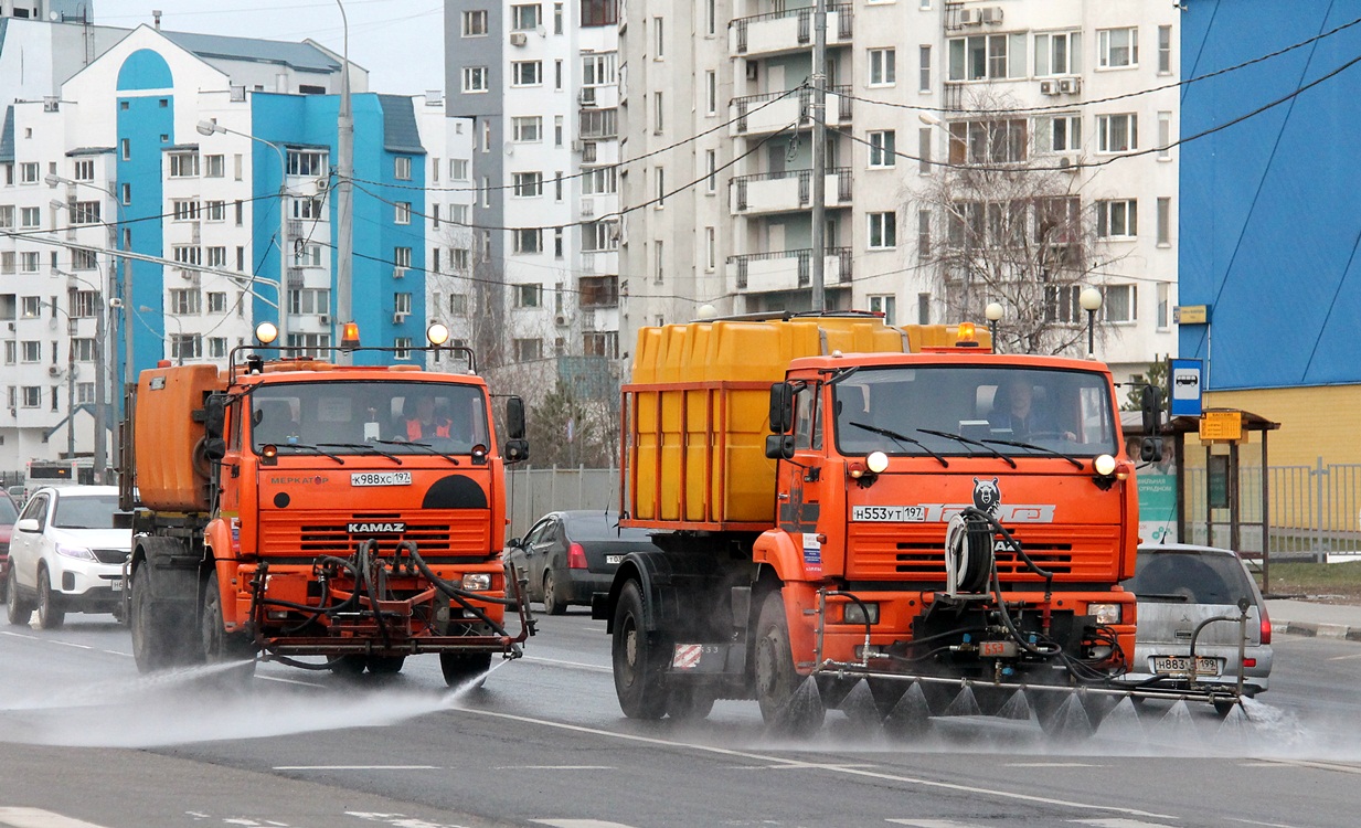 Москва, № К 988 ХС 197 — КамАЗ-53605-62; Москва, № Н 553 УТ 197 — КамАЗ-53605 (общая модель)