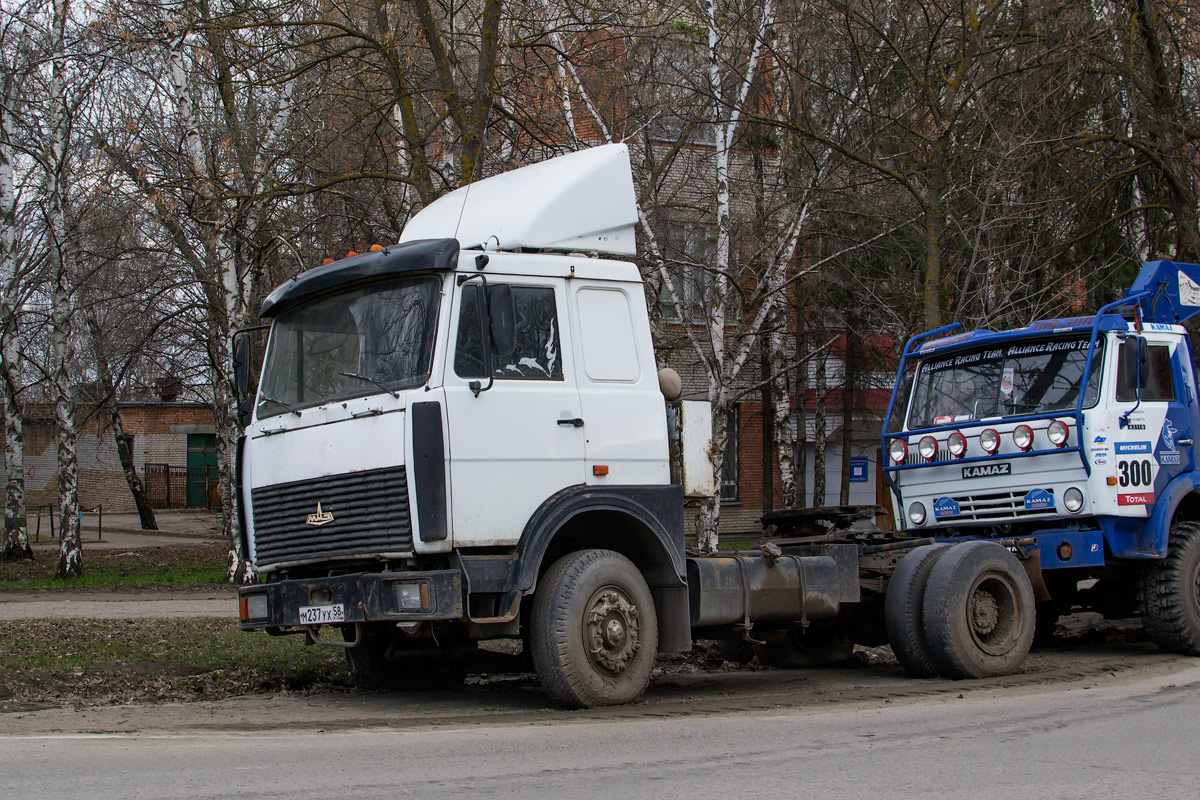 Пензенская область, № М 237 УХ 58 — МАЗ-54323