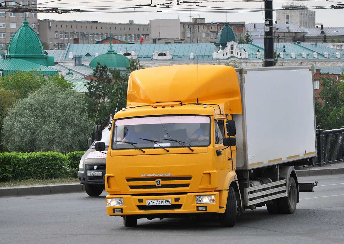 Свердловская область, № В 147 АЕ 196 — КамАЗ-4308-R4(28)