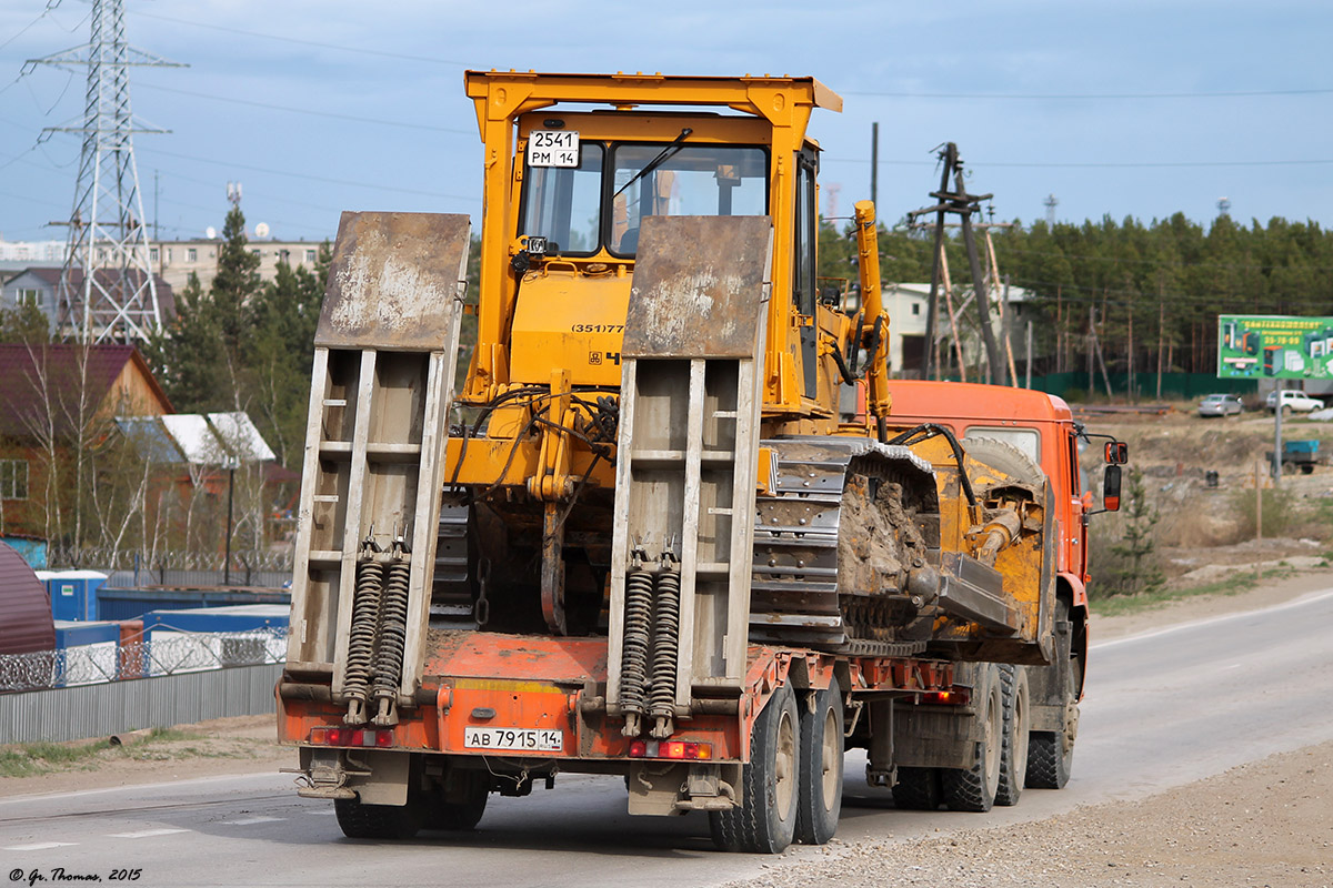 Саха (Якутия), № АВ 7915 14 — ЧМЗАП-93853; Саха (Якутия), № 2541 РМ 14 — Т10М