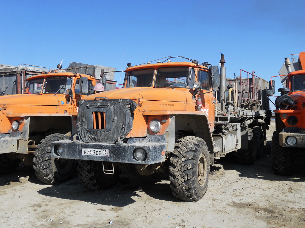 Ханты-Мансийский автоном.округ, № Е 353 ЕЕ 13 — Урал-4320-30