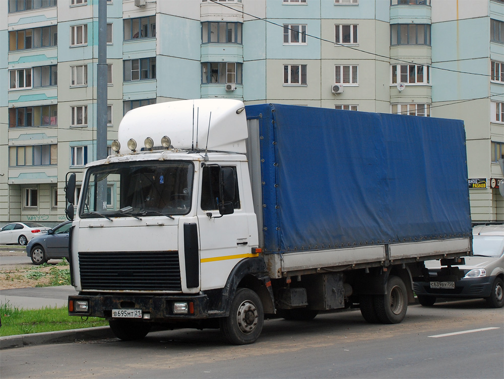Чувашия, № В 695 МТ 21 — МАЗ-437040