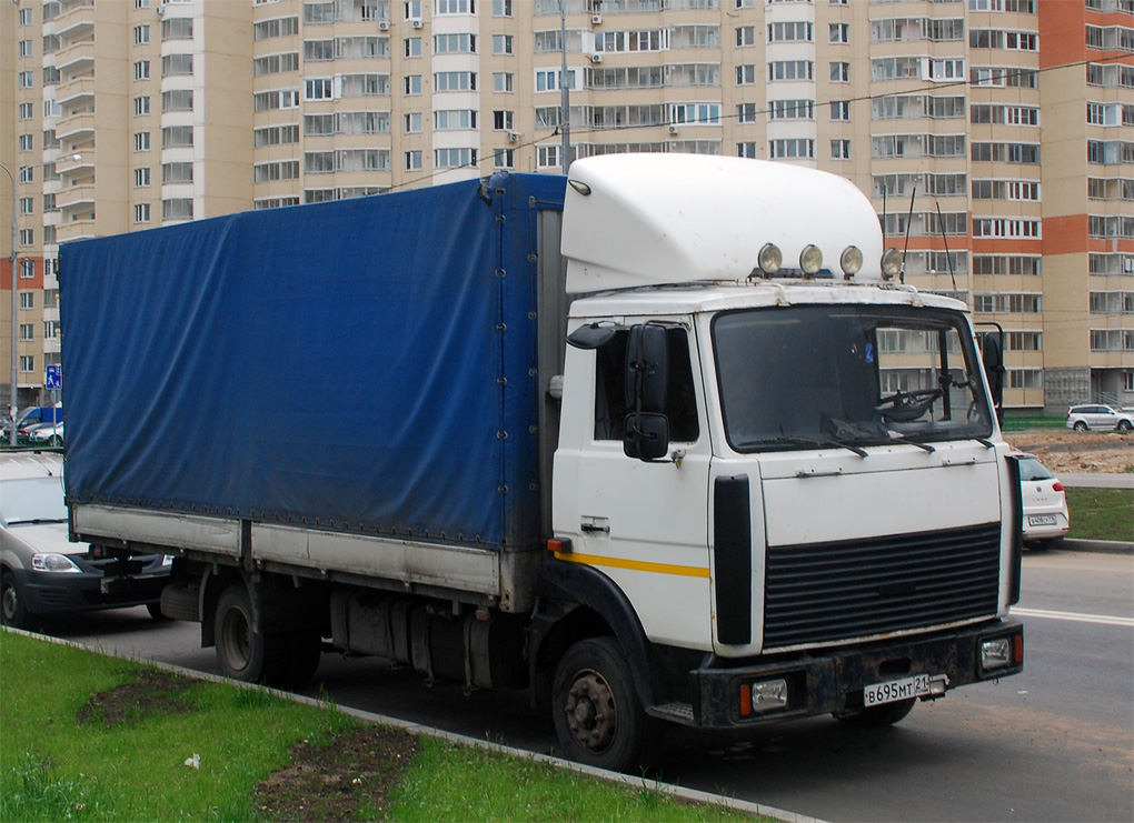 Чувашия, № В 695 МТ 21 — МАЗ-437040
