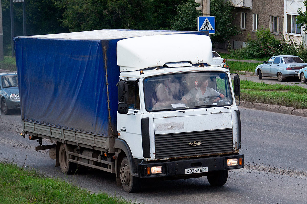 Саратовская область, № Х 925 ВЕ 64 — МАЗ-437041