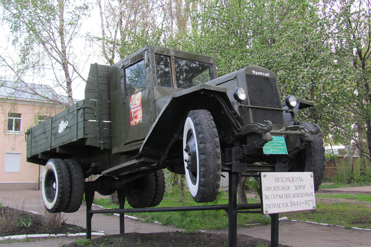 Пензенская область, № (58) Б/Н 0001 — УралЗИС-5М; Пензенская область — Автомобили на постаментах; Техника на постаментах, памятники (Пензенская область)