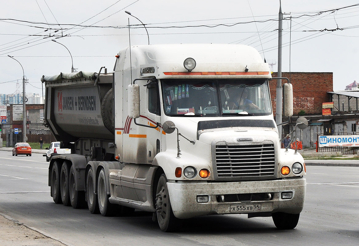 Новосибирская область, № Х 555 ХВ 54 — Freightliner Century Class