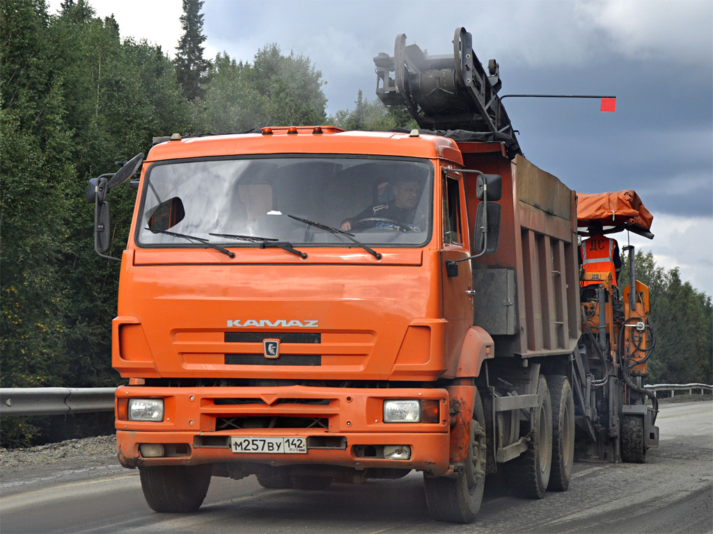 Кемеровская область, № М 257 ВУ 142 — КамАЗ-65115-N3(78)