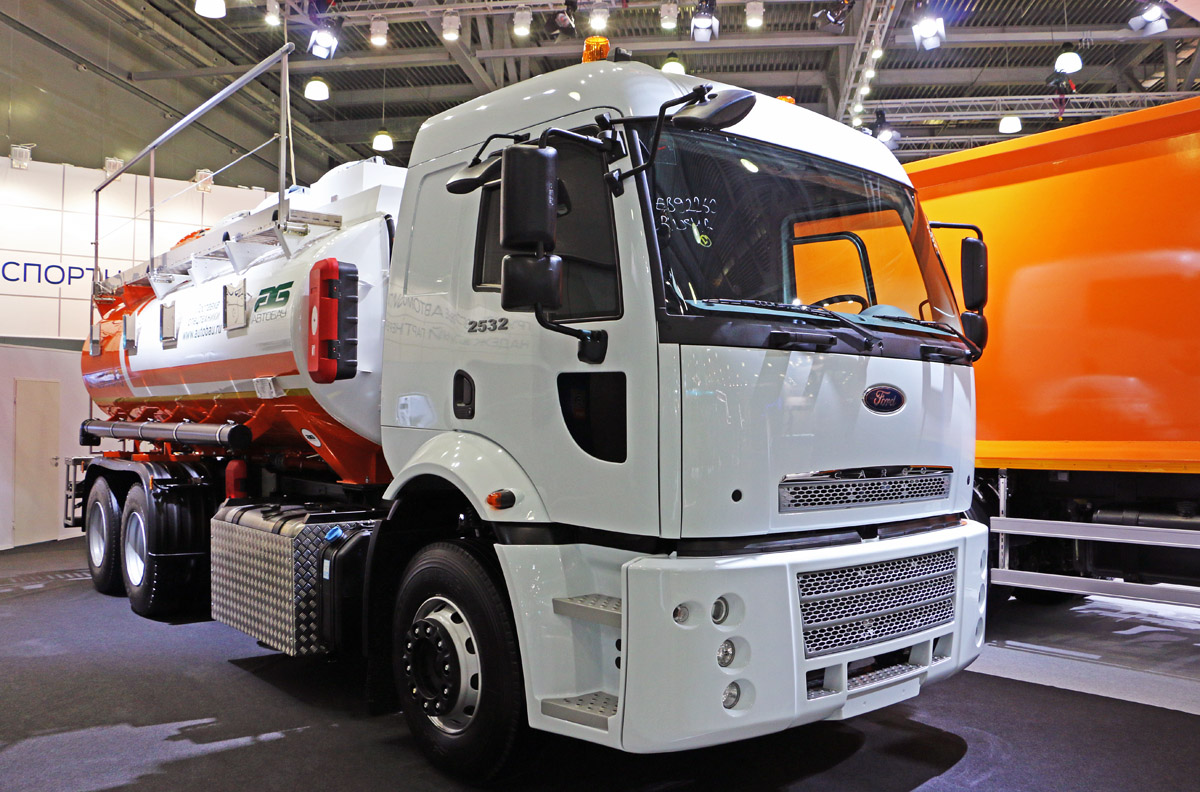 Московская область, № (50) Б/Н 0223 — Ford Cargo ('2003) 2532; Московская область — Автомобили без номеров; Московская область — Выставка "Комтранс" —  2015; Московская область — Новые автомобили