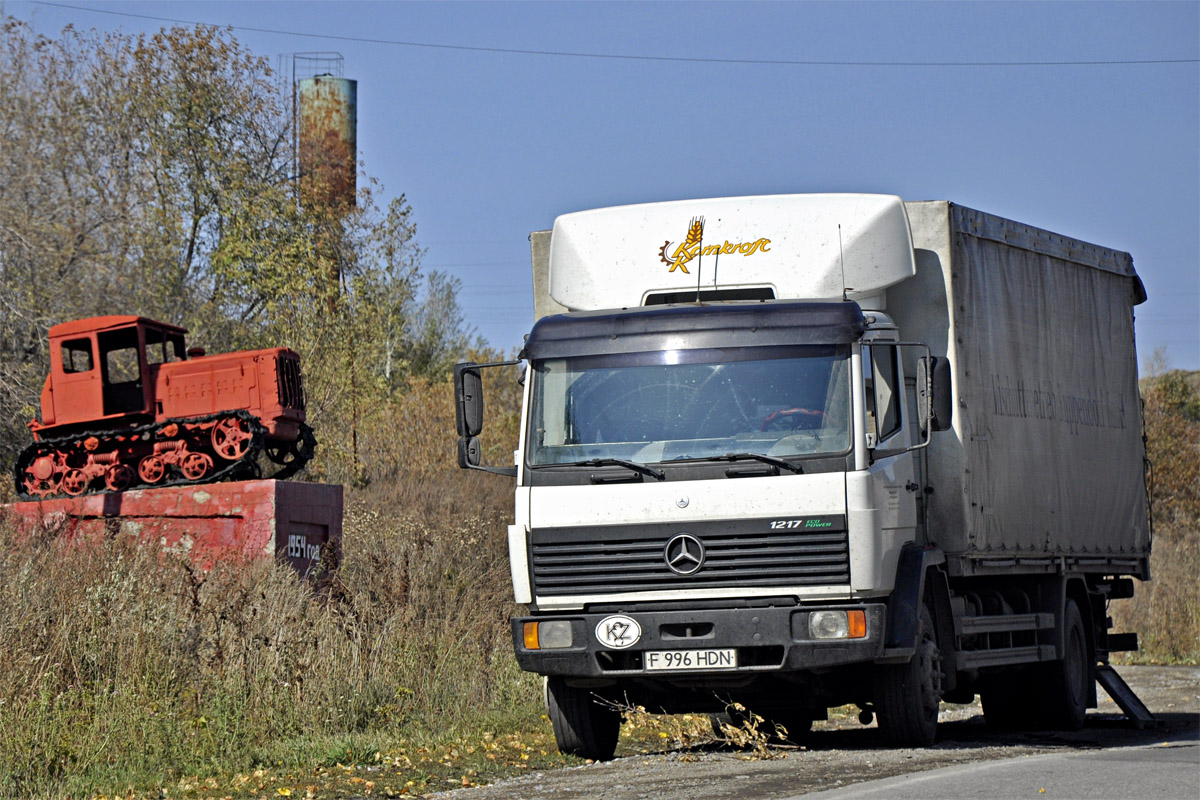 Алтайский край, № (22) Б/Н СТ 0074 — ДТ-54 (АТЗ); Восточно-Казахстанская область, № F 996 HDN — Mercedes-Benz LK 1217