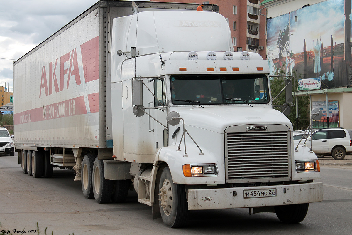 Хабаровский край, № М 454 МС 27 — Freightliner FLD 112