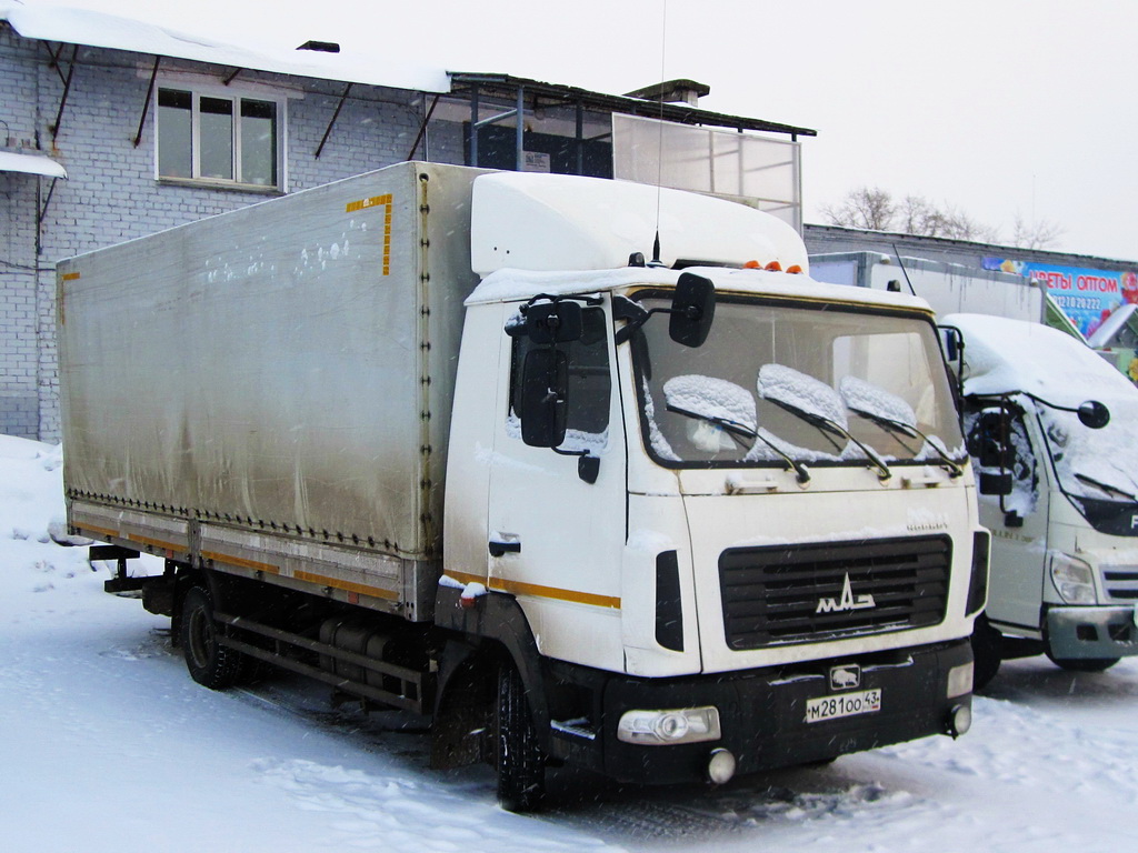 Кировская область, № М 281 ОО 43 — МАЗ-4371P2