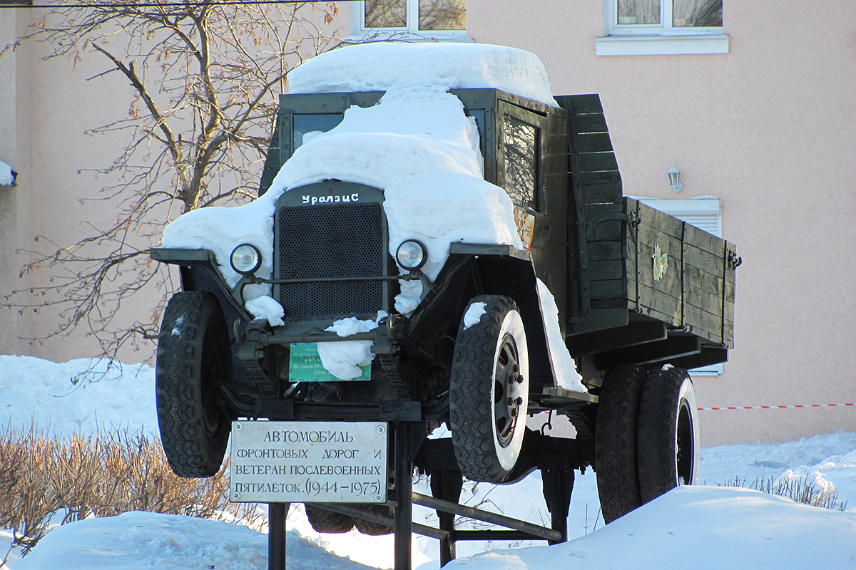 Пензенская область, № (58) Б/Н 0001 — УралЗИС-5М; Пензенская область — Автомобили на постаментах; Техника на постаментах, памятники (Пензенская область)