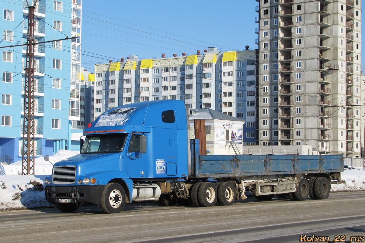 Красноярский край, № У 717 ЕХ 124 — Freightliner Century Class