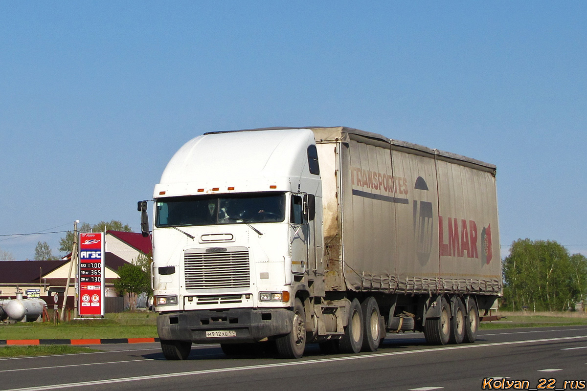 Новосибирская область, № М 912 ХВ 54 — Freightliner FLB