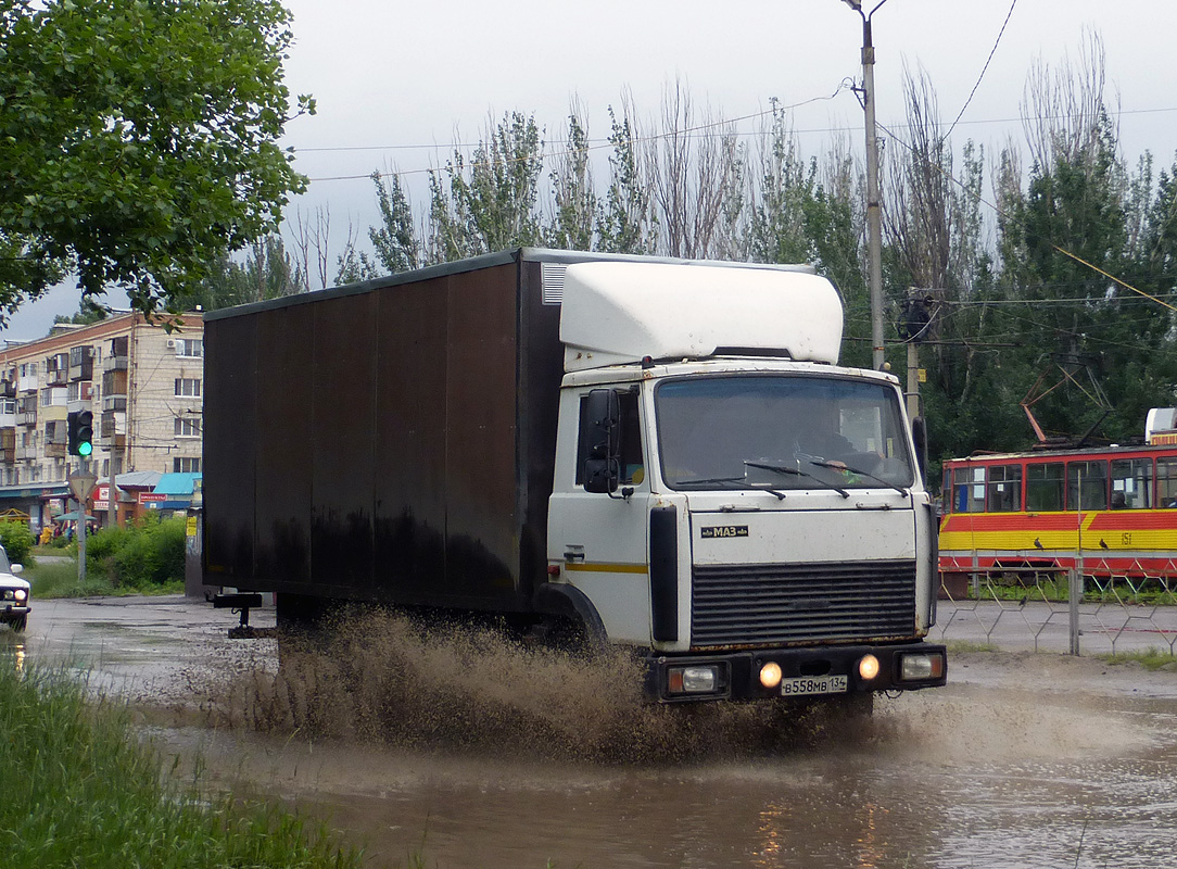Волгоградская область, № В 558 МВ 134 — МАЗ-437041