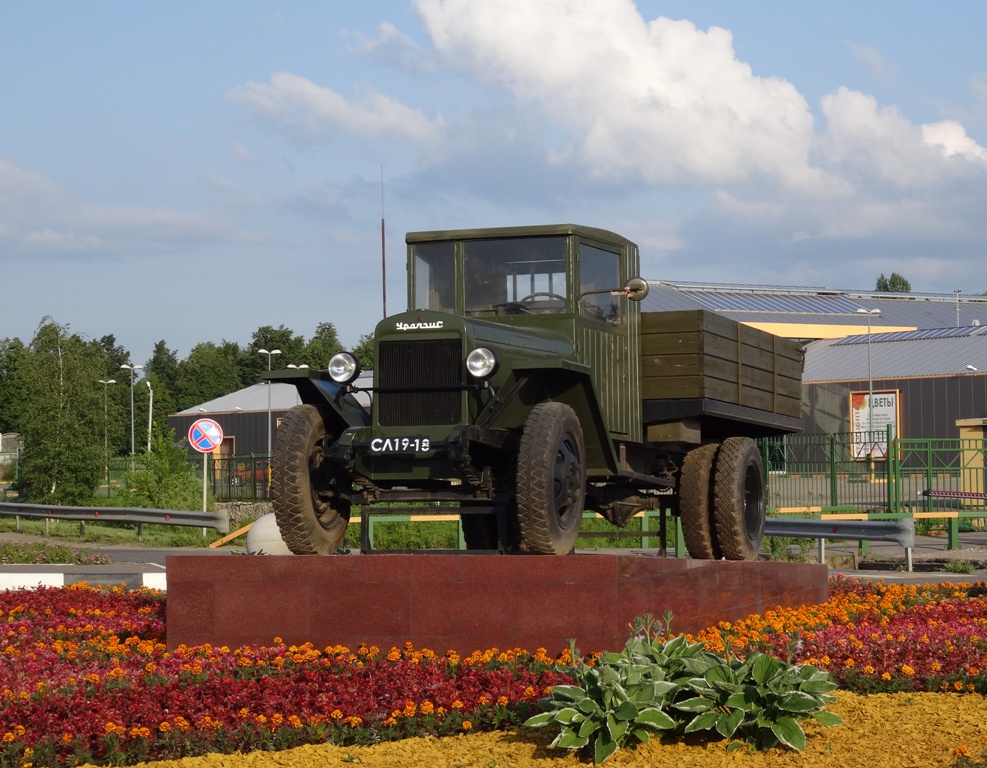 Московская область, № (50) Б/Н 0233 — УралЗИС-5В; Техника на постаментах, памятники (Московская область); Транспортные средства без номеров (Московская область)