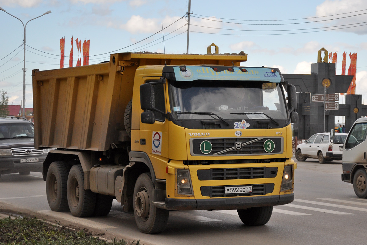 Чувашия, № Р 592 ЕЕ 21 — Volvo ('2002) FM12.440
