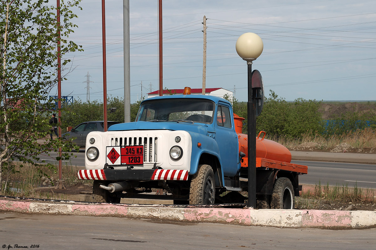 Саха (Якутия), № (14) Б/Н 0181 — ГАЗ-52-04; Техника на постаментах, памятники (Саха (Якутия)); Транспортные средства без номеров (Саха (Якутия))