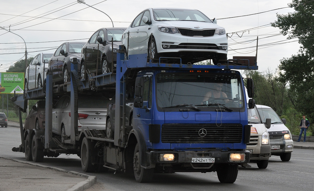 Новосибирская область, № Е 242 НТ 154 — Mercedes-Benz NG 1622