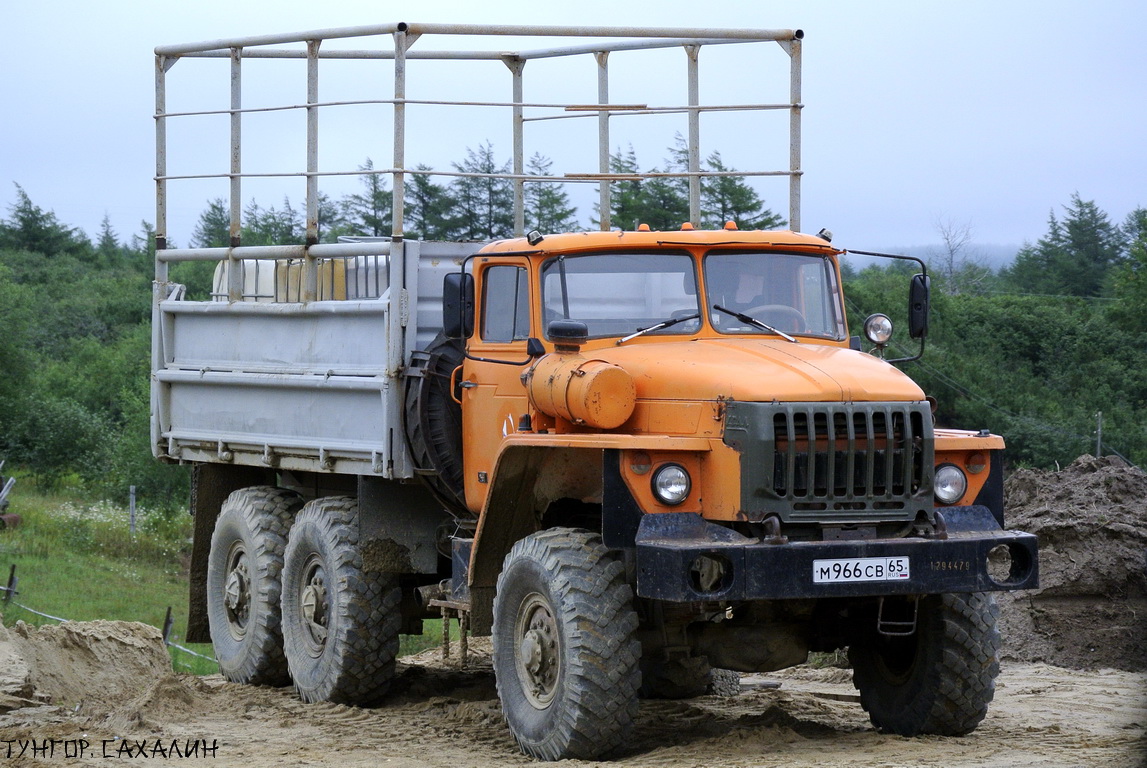 Сахалинская область, № М 966 СВ 65 — Урал-5557-40