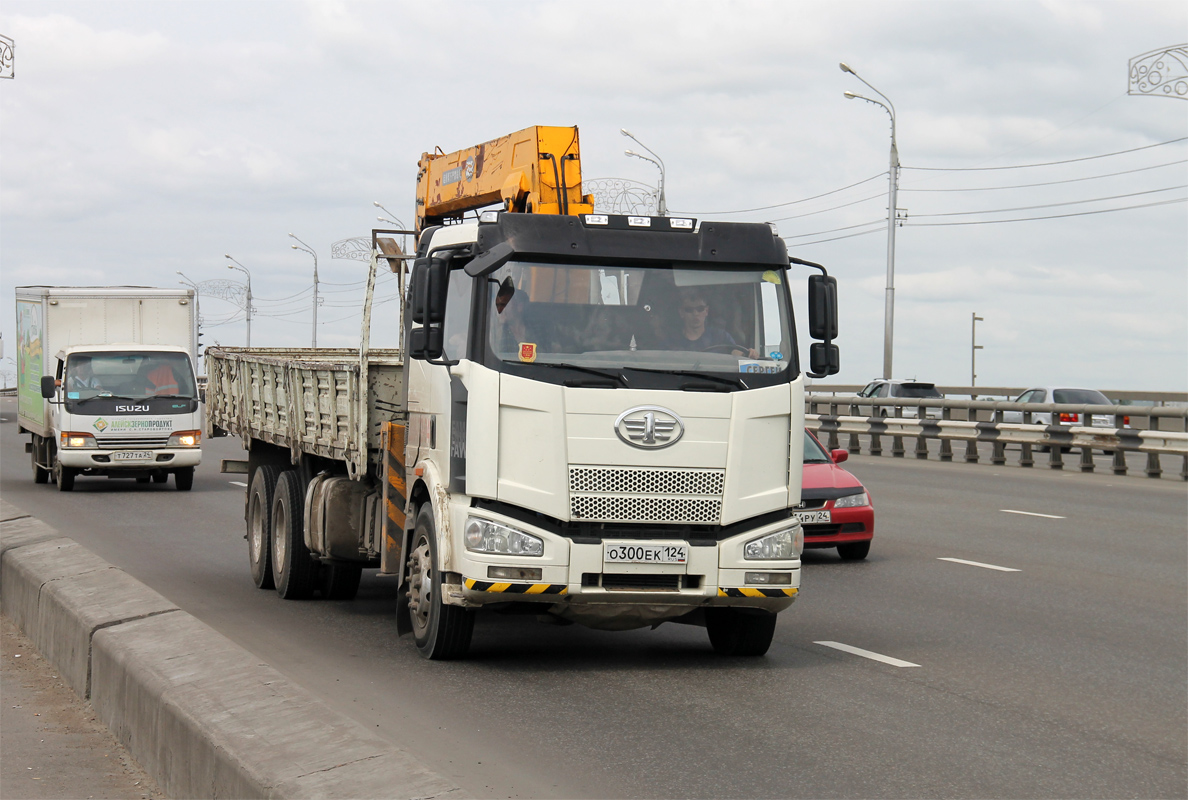 Красноярский край, № О 300 ЕК 124 — FAW J6 CA5250