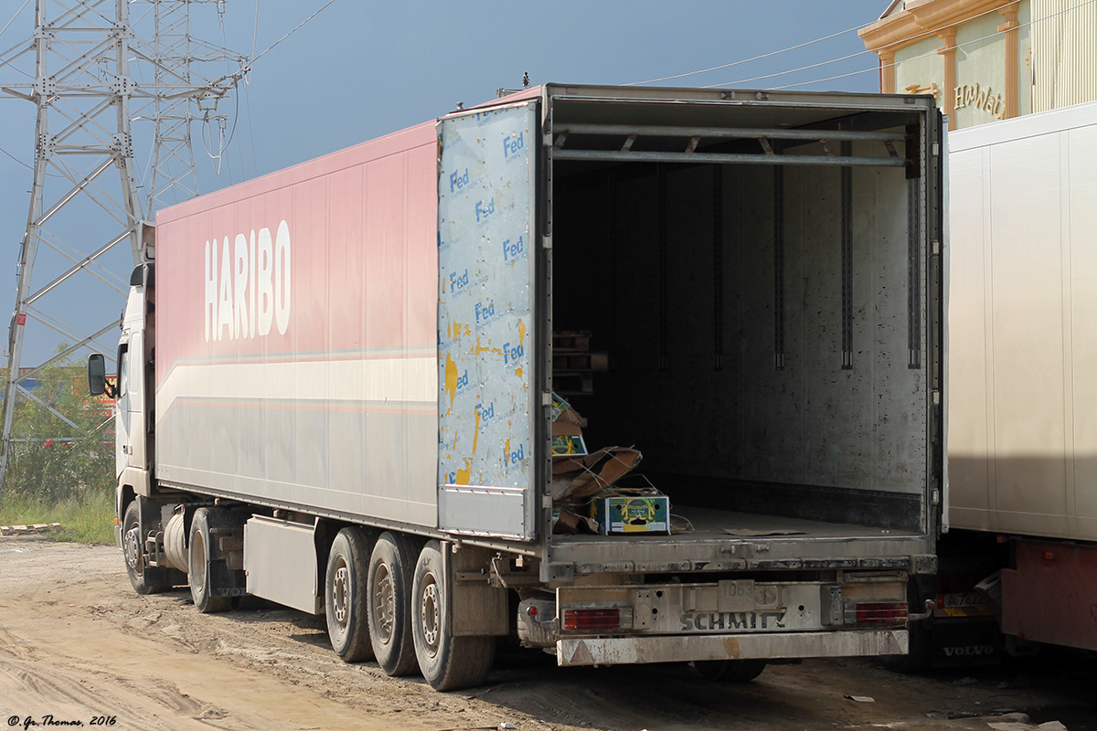 Киргизия, № S 9014 R — Volvo ('1993) FH-Series; Киргизия, № 1063 SKP — Schmitz Cargobull S.KO (SCB*S3B) общ.мод