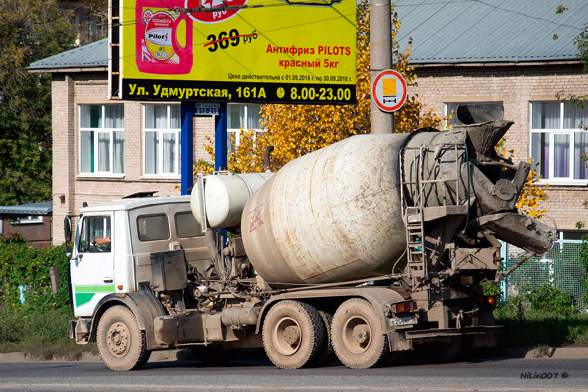 Удмуртия, № Е 254 НР 18 — МАЗ-630305