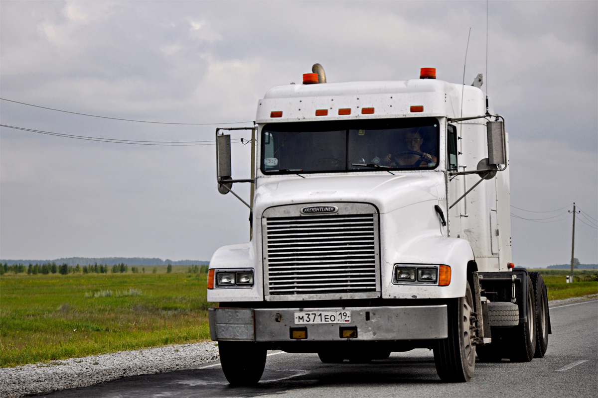 Хакасия, № М 371 ЕО 19 — Freightliner FLD 112