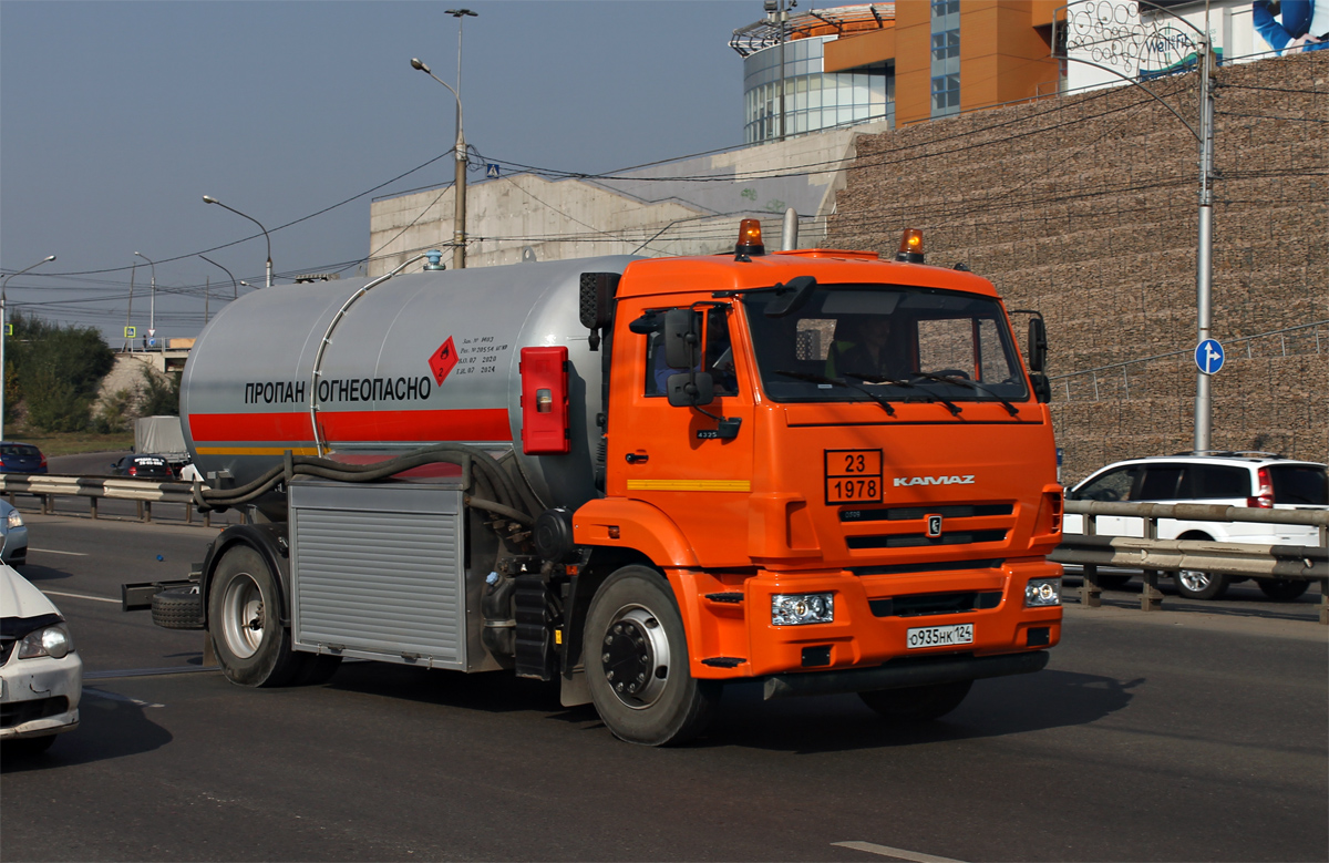 Красноярский край, № О 935 НК 124 — КамАЗ-43253-R4(28)