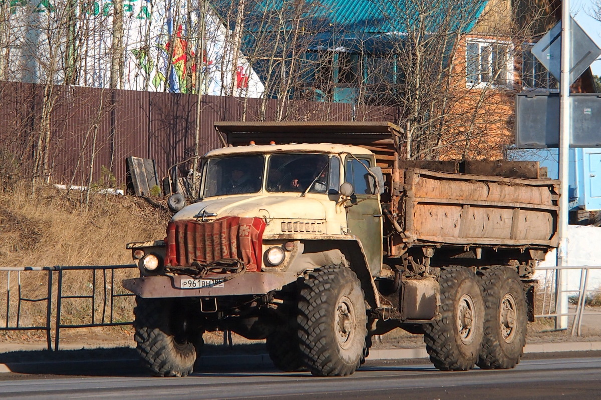 Ханты-Мансийский автоном.округ, № Р 961 ВН 186 — Урал-5557