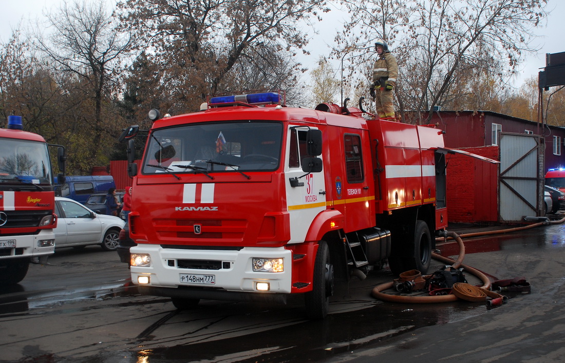 Москва, № Р 148 НМ 777 — КамАЗ-43253-R4(28)