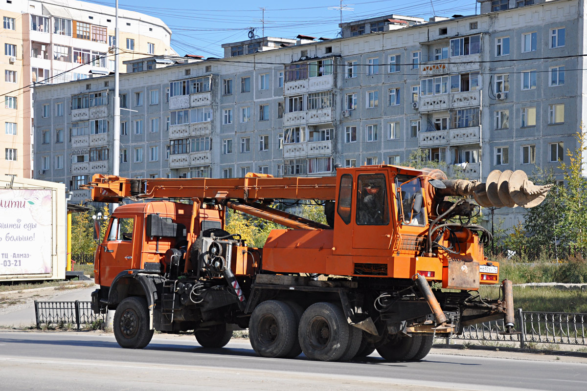 Саха (Якутия), № М 692 ЕУ 14 — КамАЗ-53228-15 [53228R]