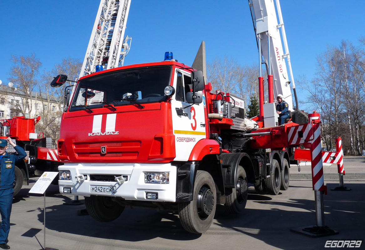 Архангельская область, № М 242 ЕС 29 — КамАЗ-6540-A4(23)
