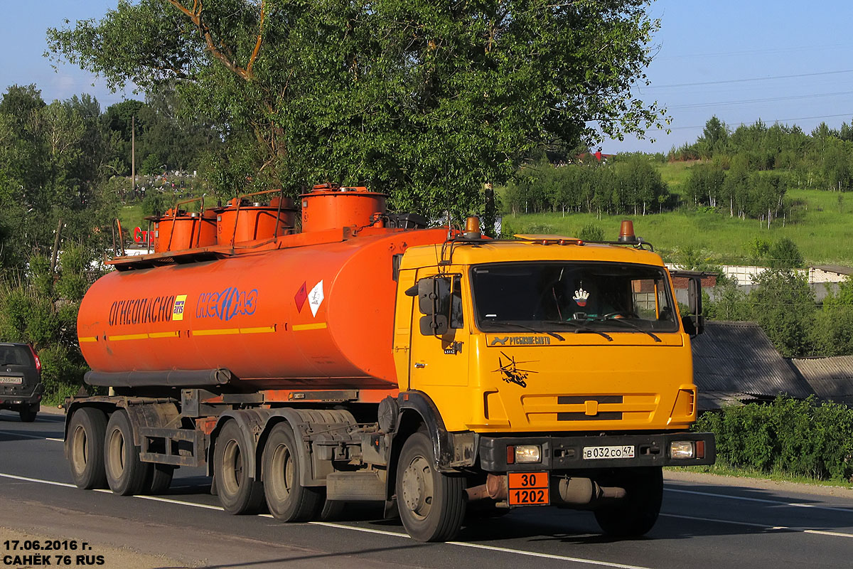 Ленинградская область, № В 032 СО 47 — КамАЗ-65116-N3(78)
