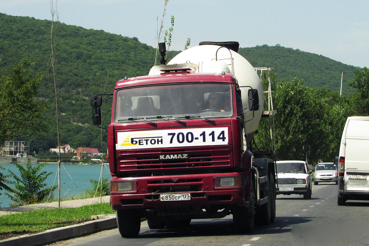 Краснодарский край, № Е 850 ЕР 123 — КамАЗ-6520-61