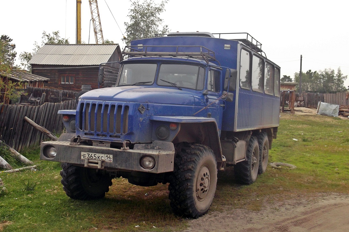 Саха (Якутия), № Е 365 КС 14 — Урал-32551-61