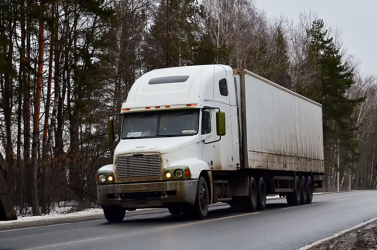 Волгоградская область, № Р 694 ЕУ 34 — Freightliner Century Class