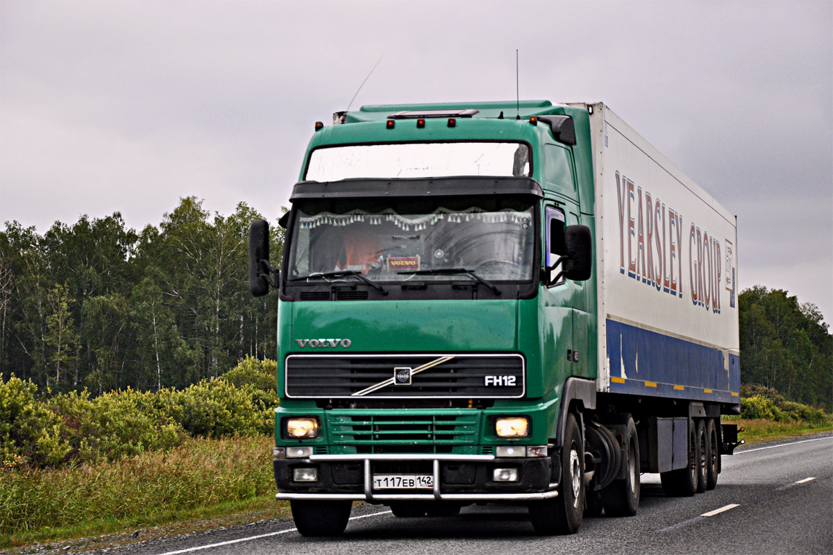 Кемеровская область, № Т 117 ЕВ 142 — Volvo ('1993) FH12.420