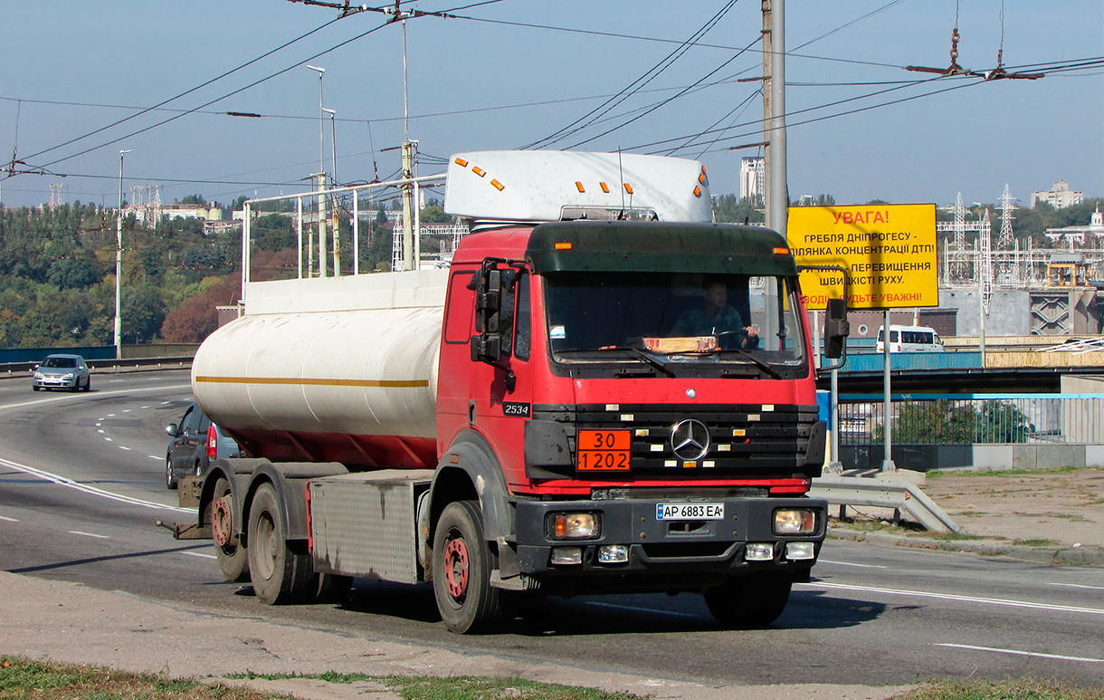 Запорожская область, № АР 6883 ЕА — Mercedes-Benz SK 2534
