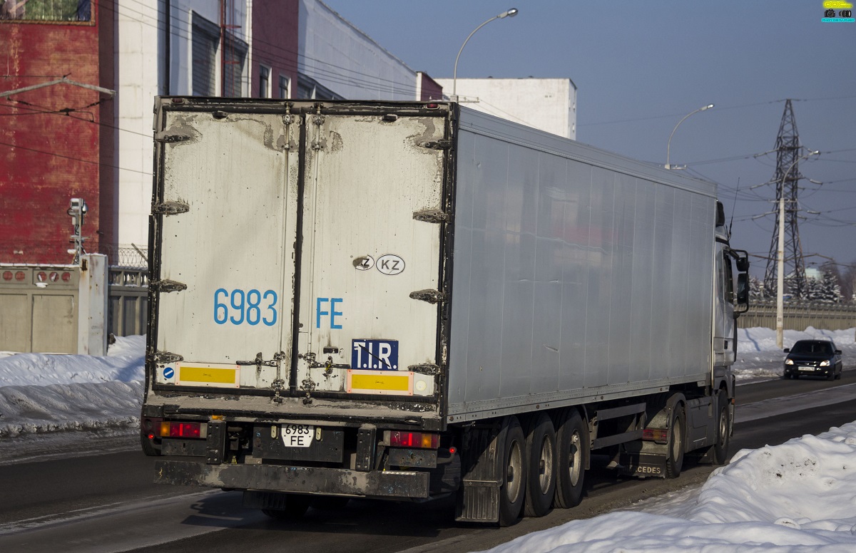 Восточно-Казахстанская область, № 6983 FE — Schmitz Cargobull S.KO (SCB*S3B) общ.мод