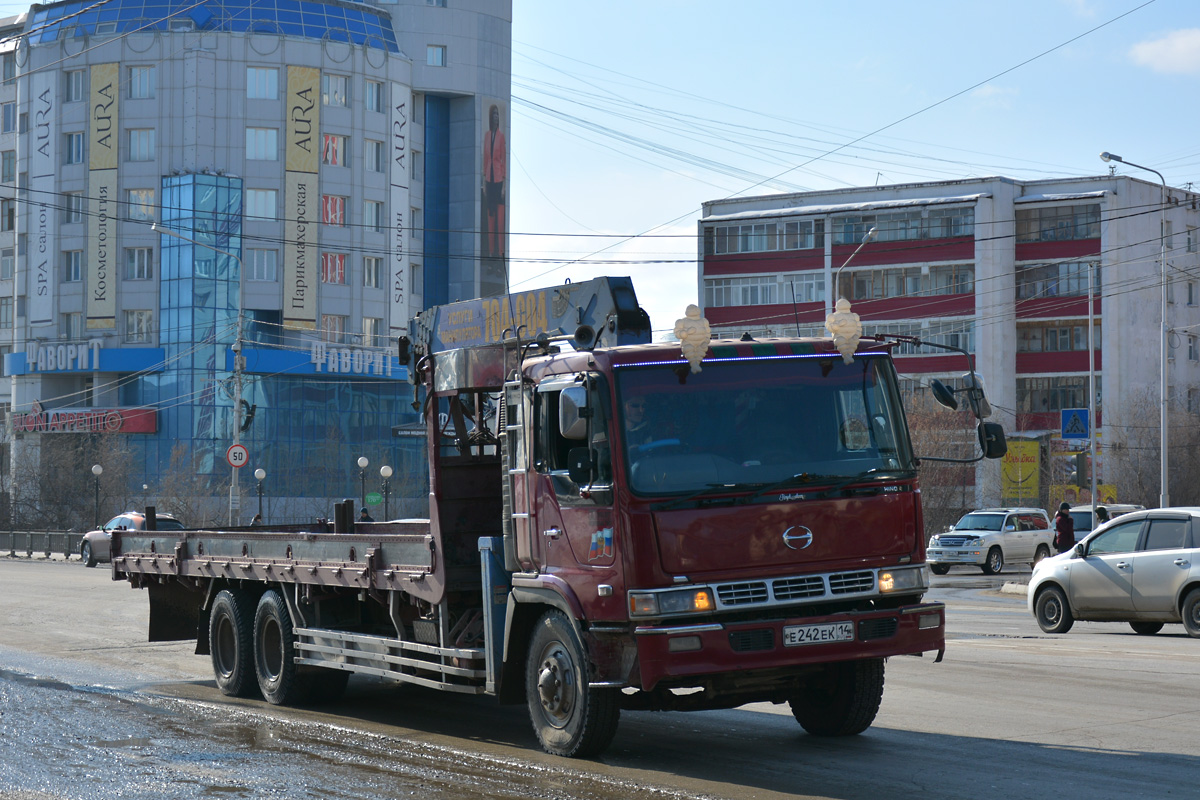 Саха (Якутия), № Е 242 ЕК 14 — Hino Profia