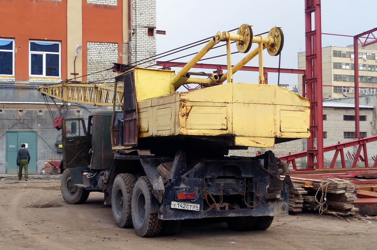 Саратовская область, № У 142 СТ 64 — КрАЗ-257К1