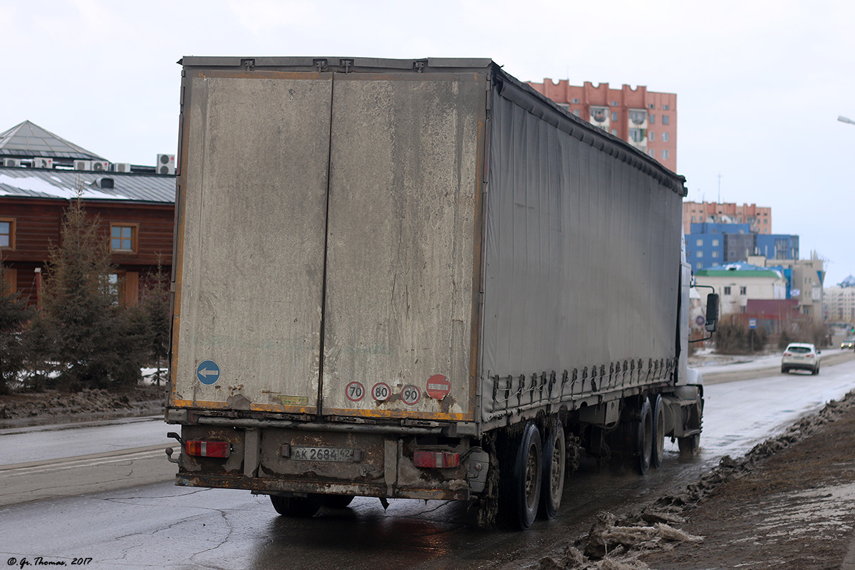 Кемеровская область, № У 683 УС 42 — Freightliner Century Class; Кемеровская область, № АК 2684 42 — Krone SDP 27 Profi Liner / SDP 24