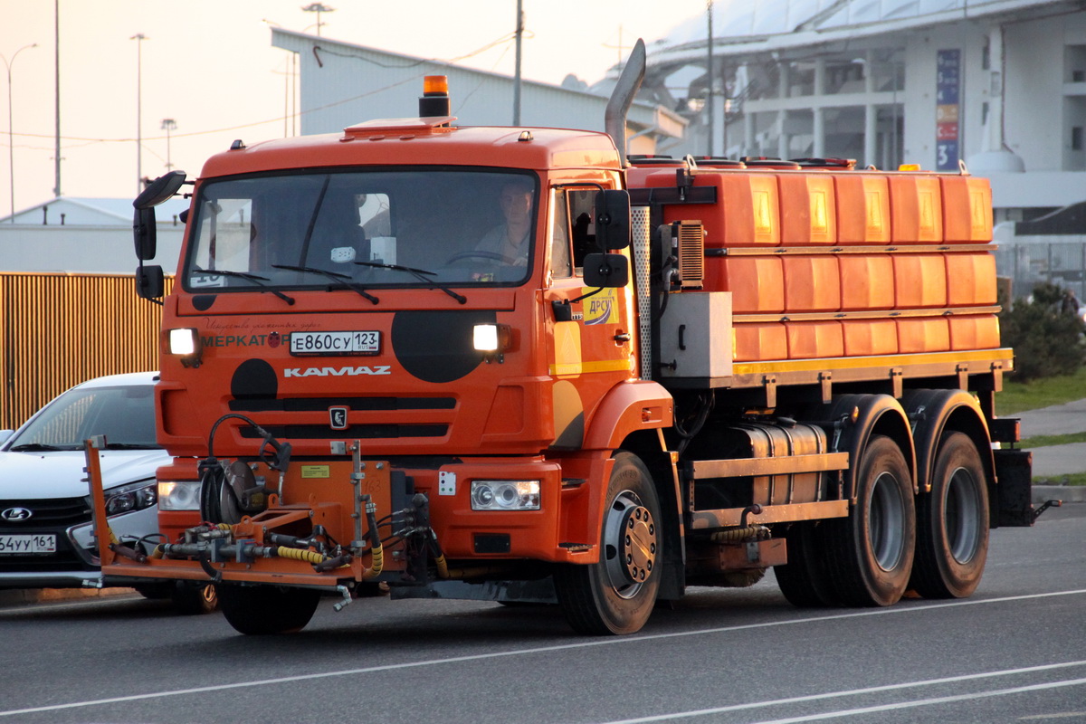 Краснодарский край, № Е 860 СУ 123 — КамАЗ-65115-L4(19)