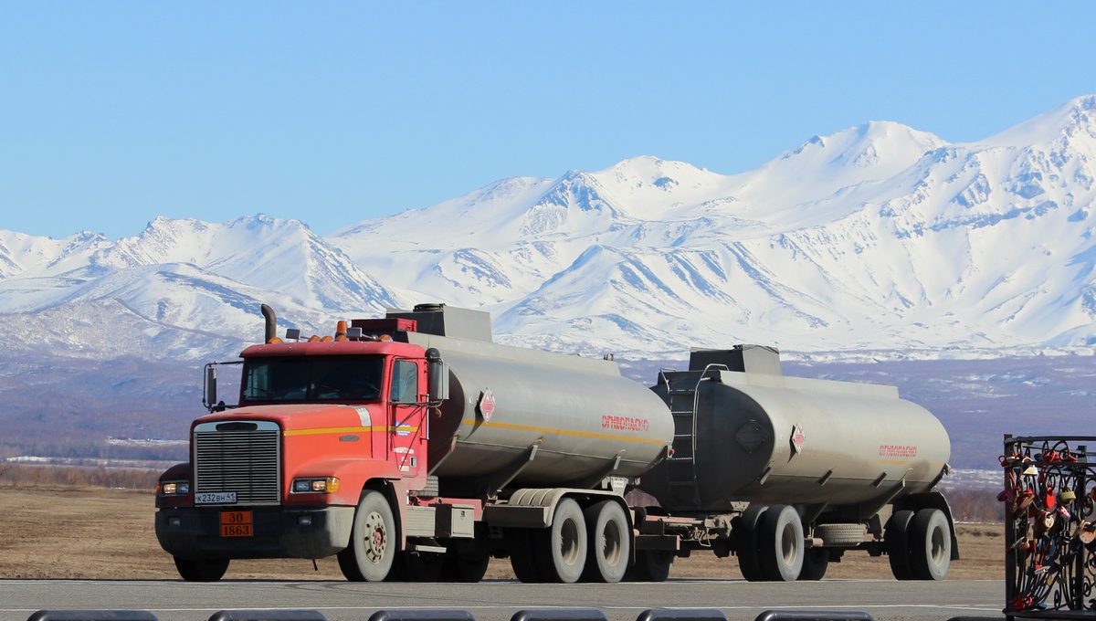 Камчатский край, № К 232 ВН 41 — Freightliner FLD 120