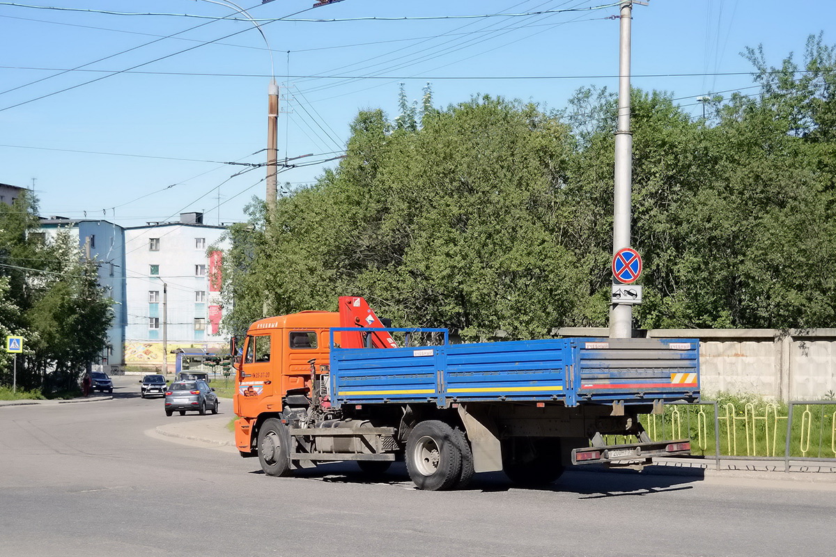 Мурманская область, № У 200 МТ 51 — КамАЗ-43253-R4(28)