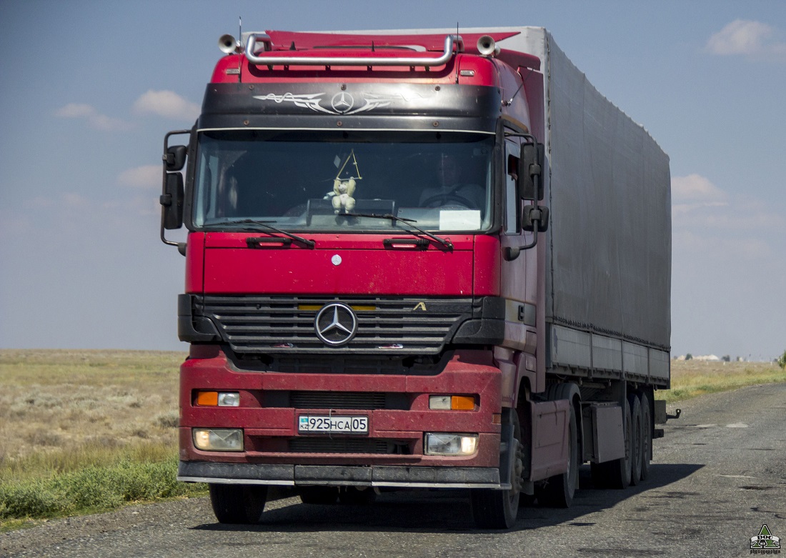 Алматинская область, № 925 HCA 05 — Mercedes-Benz Actros ('1997) 1843