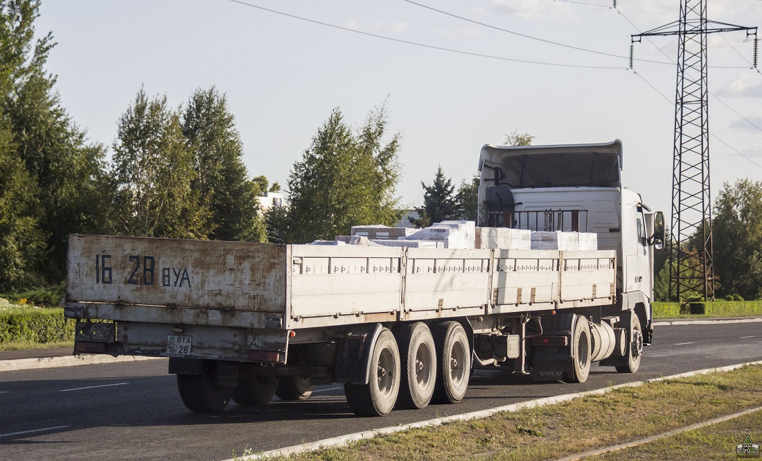Восточно-Казахстанская область, № 28 BYA 16 — Schmitz Cargobull S.PR общ.модель